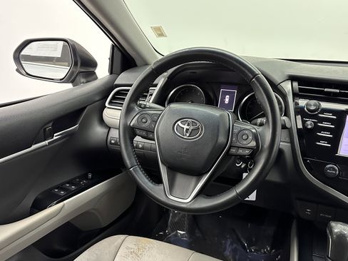 Used 2018 Toyota Camry SE image 23