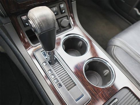 Used 2017 Chevrolet Traverse LT image 32