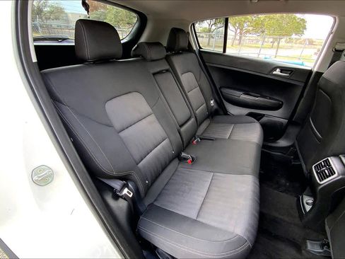 Used 2022 Kia Sportage LX image 18