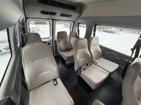 Used 2004 Ford E-350 and Econoline 350 Extended Super Duty image 17