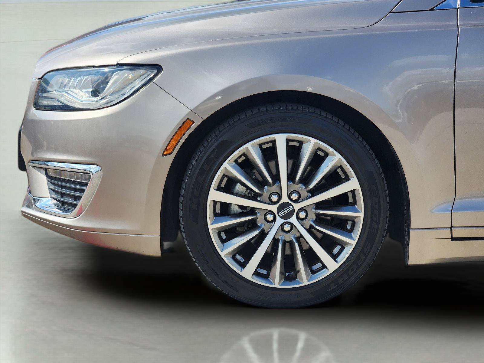 Used 2020 Lincoln MKZ w/ Convenience Package FWD image 9