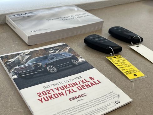 Certified 2021 GMC Yukon Denali w/ Advanced Technology Package AWD/4WD image 17