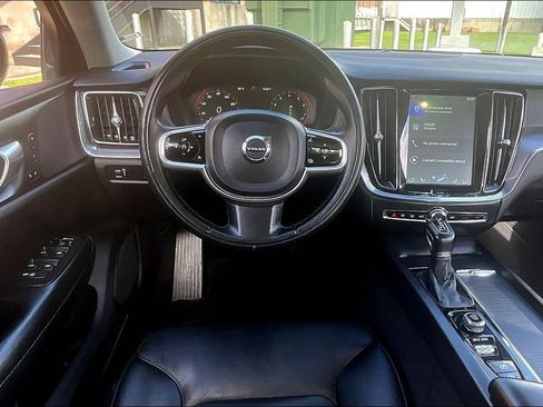Used 2020 Volvo S60 T5 Momentum FWD image 7