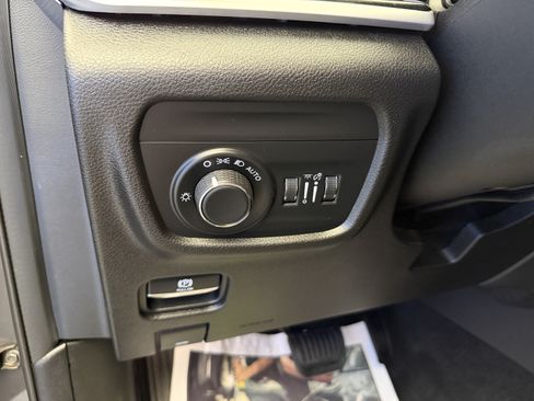 Used 2022 Jeep Grand Cherokee L Laredo w/ Luxury Tech Group I AWD/4WD image 14