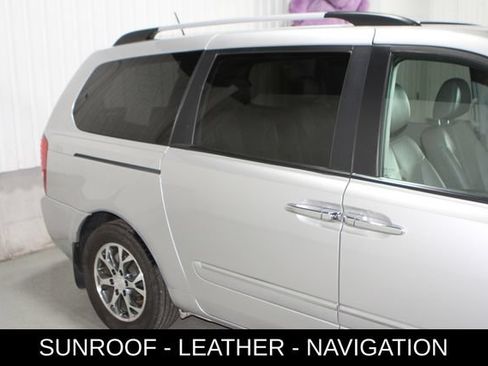 Used 2014 Kia Sedona EX w/ Navigation Package FWD image 4