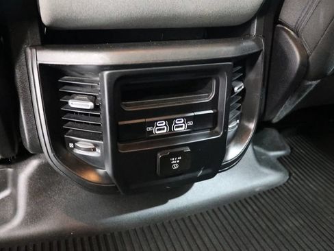 Used 2022 RAM 1500 Big Horn AWD/4WD image 36