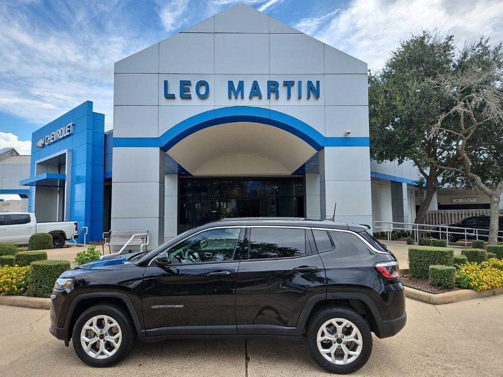Used 2025 Jeep Compass Sport w/ Mopar Graphics Package AWD/4WD image 1