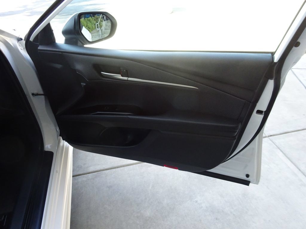 Used 2025 Toyota Camry SE FWD image 28