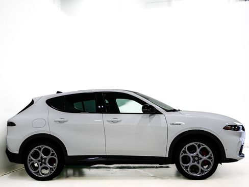 Used 2024 Alfa Romeo Tonale Veloce AWD/4WD image 5