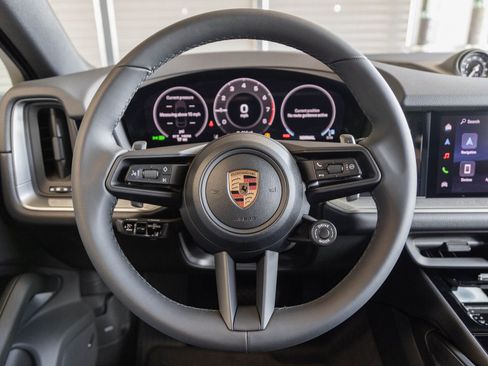 Certified 2026 Porsche Cayenne Coupe image 13