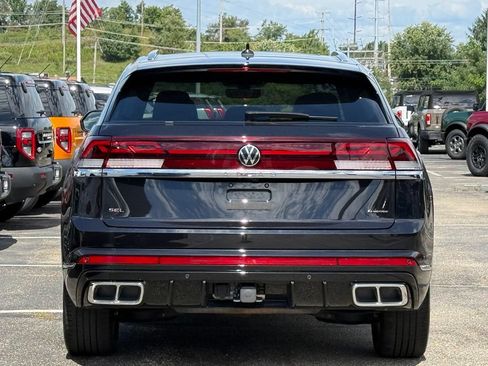 Used 2024 Volkswagen Atlas Cross Sport SEL R-Line AWD/4WD image 5