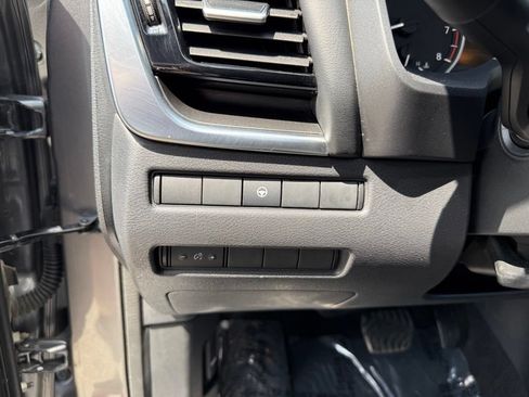 Used 2022 Nissan Rogue SV FWD image 7