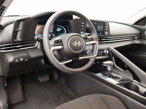 Used 2025 Hyundai Elantra Hybrid FWD image 14