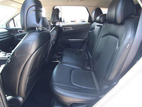 Used 2024 Kia Sportage EX FWD image 7