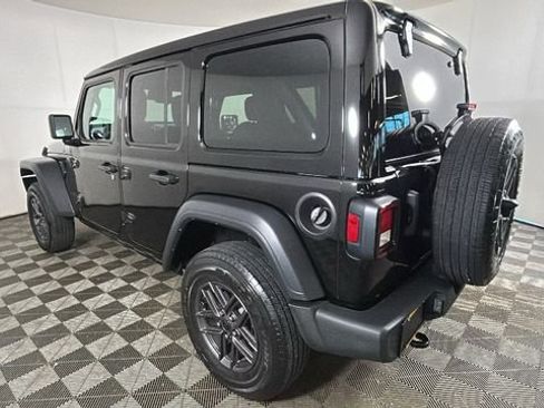 Used 2025 Jeep Wrangler Unlimited Sport AWD/4WD image 5