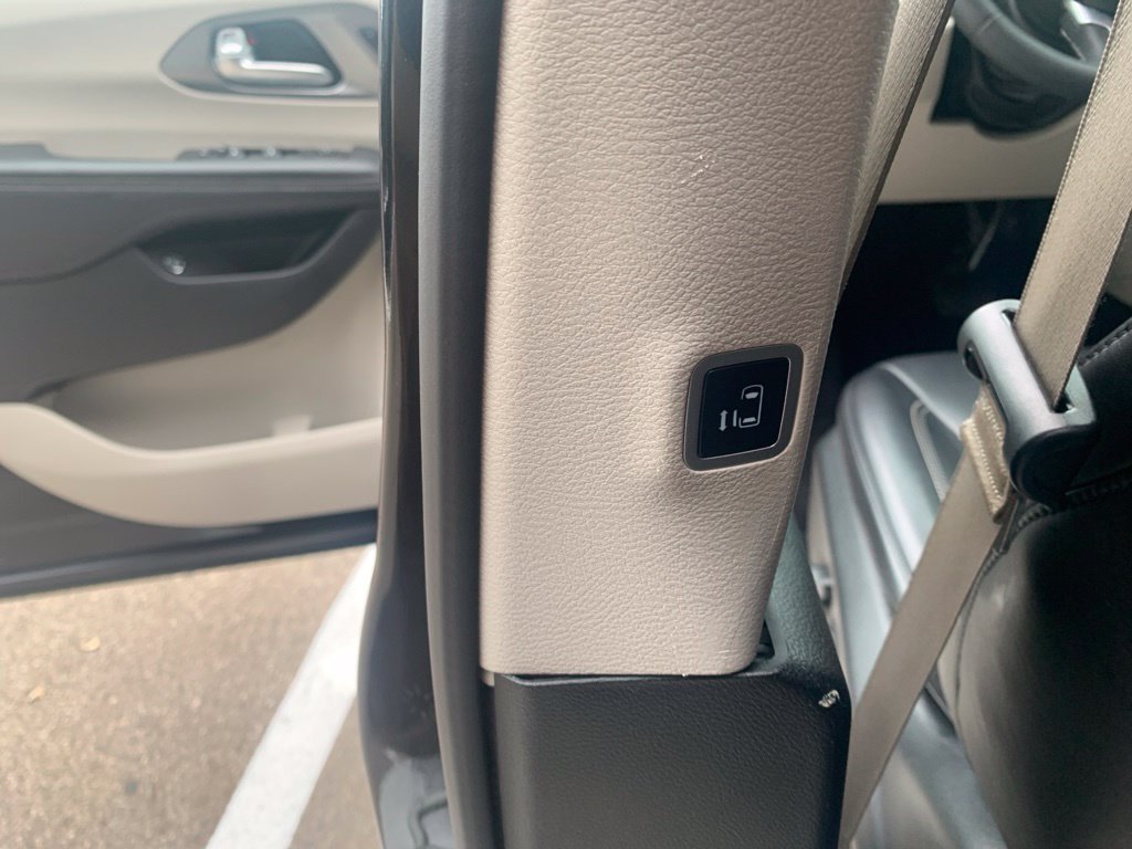 Used 2023 Chrysler Pacifica Touring-L FWD image 32