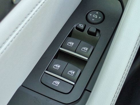 Used 2023 BMW X6 xDrive40i w/ Climate Comfort Package image 26