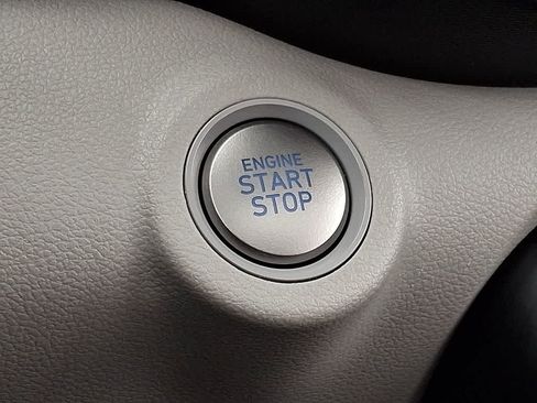 Certified 2025 Hyundai Venue SEL FWD image 22