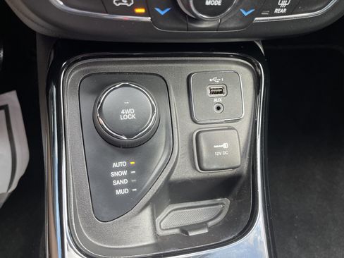 Used 2021 Jeep Compass Limited image 27