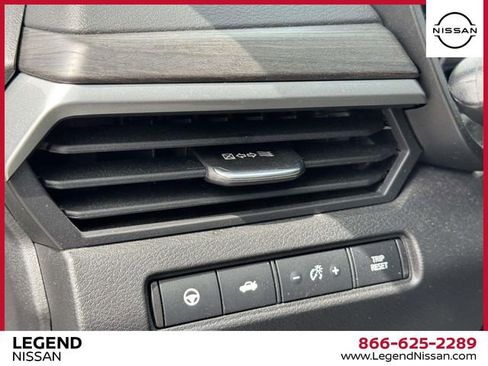 Used 2024 Nissan Altima 2.5 SV w/ SV Premium Package AWD/4WD image 18
