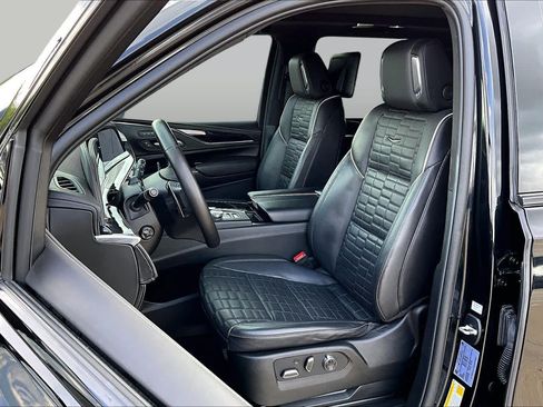 Used 2024 Cadillac Escalade ESV V w/ LPO, ONYX Package AWD/4WD image 7