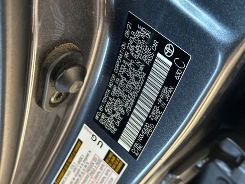 Used 2022 Toyota Prius Prime XLE FWD image 33