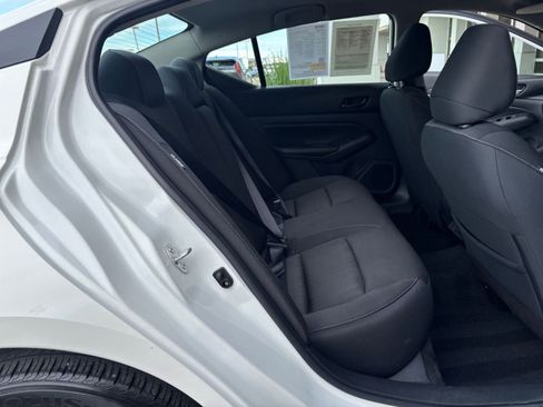 Used 2025 Nissan Altima 2.5 SV FWD image 40