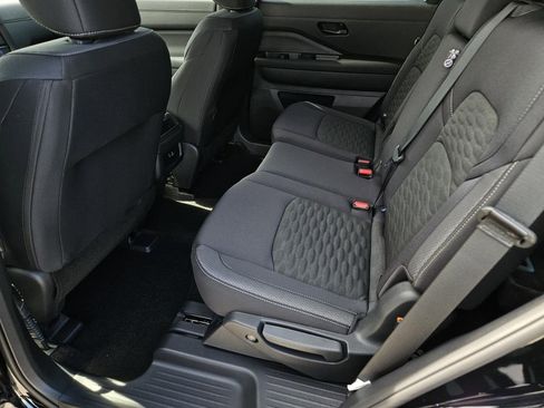 New 2025 Nissan Pathfinder S image 8