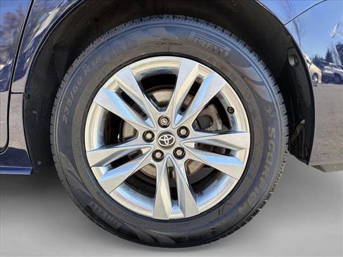 Used 2022 Toyota Sienna XLE w/ XLE Plus Package image 9