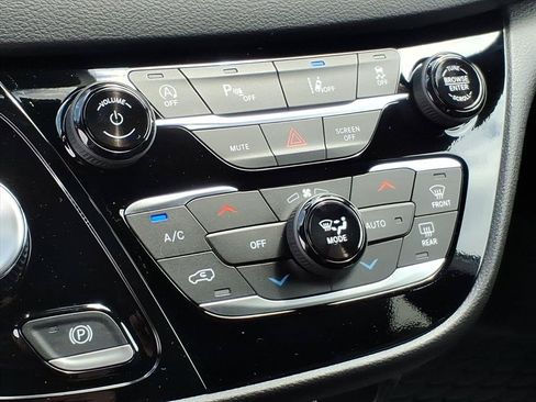 New 2027 Chrysler Pacifica LX FWD image 31