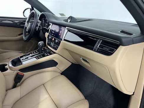 Used 2024 Porsche Macan w/ Premium Plus Package image 32