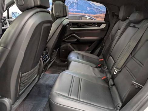 Used 2024 Porsche Cayenne Coupe image 18