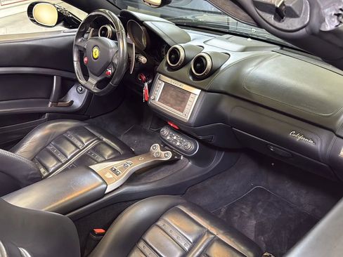 Used 2010 Ferrari California image 23