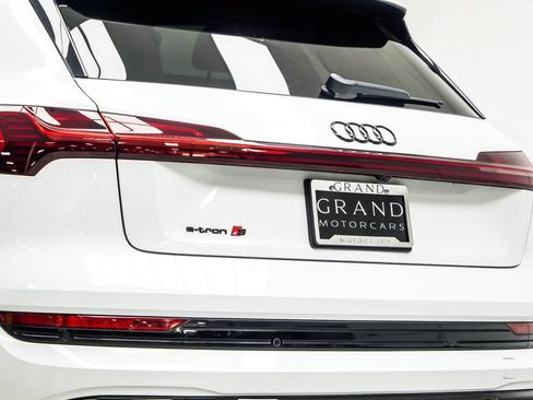 Used 2023 Audi e-tron S Prestige AWD/4WD image 21