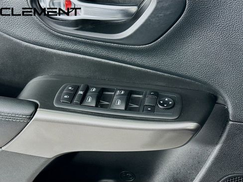 Used 2019 Jeep Cherokee Latitude w/ Cold Weather Group image 24