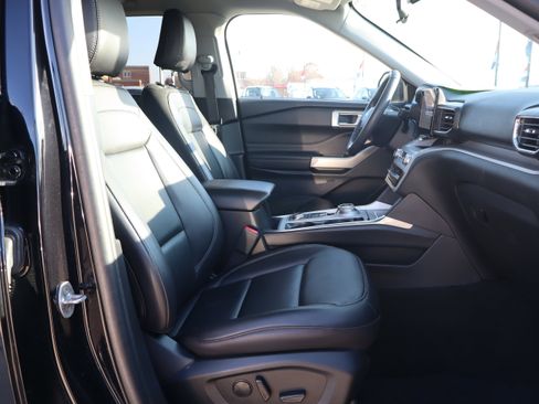 Used 2023 Ford Explorer XLT w/ Equipment Group 202A image 14