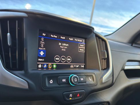 Used 2024 GMC Terrain SLE image 21