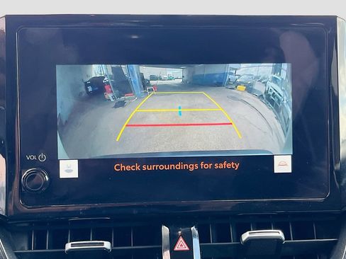 Used 2023 Toyota Corolla Cross XLE w/ Convenience Package FWD image 13