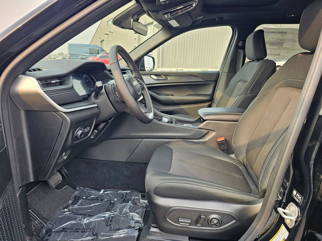 New 2025 Jeep Grand Cherokee Laredo X w/ Luxury Tech Group I AWD/4WD image 11