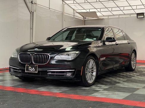 Used 2013 BMW 750Li xDrive image 3