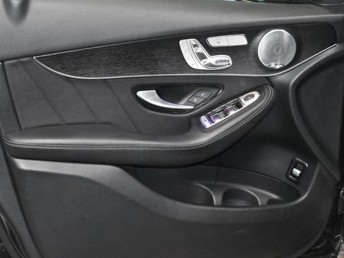 Used 2021 Mercedes-Benz GLC 300 4MATIC image 4