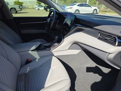 Used 2021 Toyota Camry SE image 13