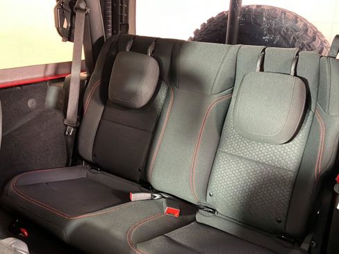 Used 2021 Jeep Wrangler Rubicon AWD/4WD image 10
