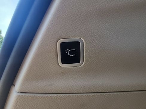 Certified 2024 Chrysler Pacifica Limited FWD image 31