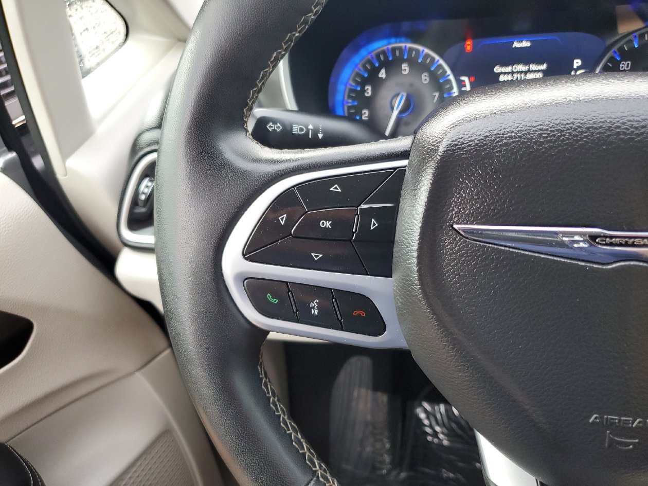 Used 2024 Chrysler Pacifica Touring-L FWD image 27