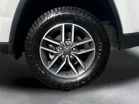 Used 2021 Jeep Grand Cherokee Limited AWD/4WD image 9