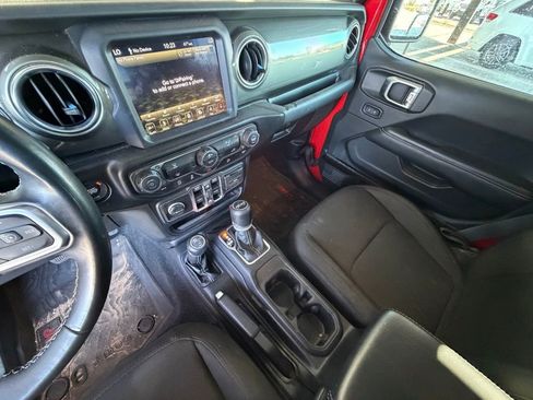 Used 2019 Jeep Wrangler Unlimited Sahara w/ Uconnect 4C Nav & Sound Group image 19