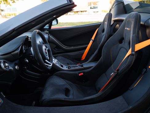 Used 2016 McLaren 675LT Spider image 47