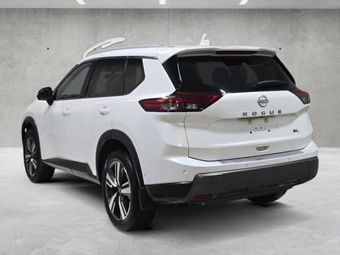 Used 2025 Nissan Rogue SL FWD image 14