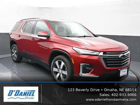 Used 2022 Chevrolet Traverse LT w/ LT Premium Package AWD/4WD image 8